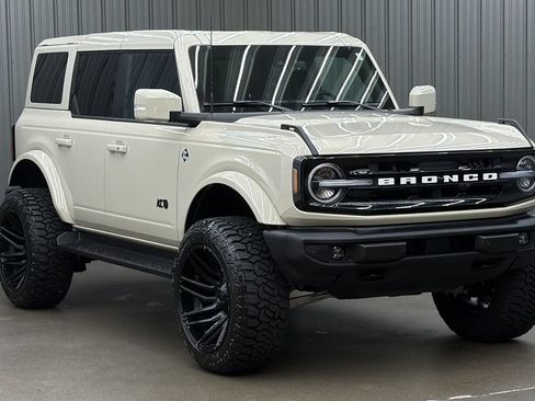 Used 2025 Ford Bronco Outer Banks AWD/4WD image 7