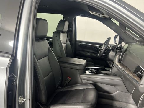 Used 2025 Chevrolet Suburban Z71 image 34