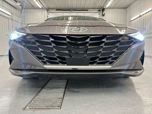 Used 2023 Hyundai Elantra Limited image 11