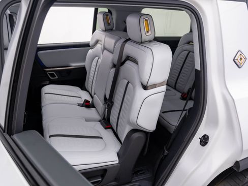 Used 2024 Rivian R1S Adventure image 16