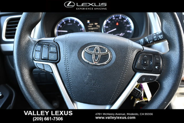 Used 2019 Toyota Highlander LE AWD/4WD image 9