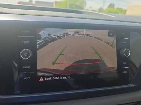 Certified 2022 Volkswagen Taos SE w/ Panoramic Sunroof Package image 29