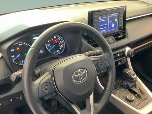 Certified 2021 Toyota RAV4 XLE Premium AWD/4WD image 27