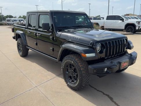Used 2023 Jeep Gladiator Sport AWD/4WD image 2