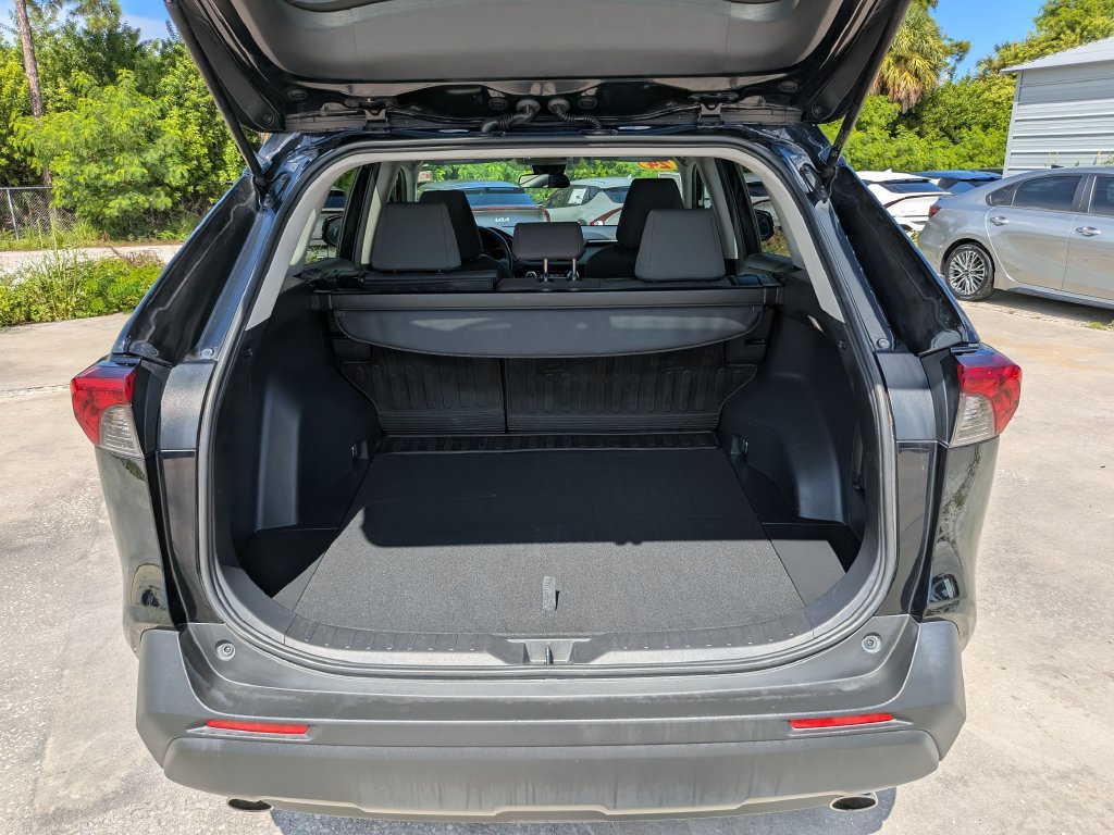 Used 2024 Toyota RAV4 XLE AWD/4WD image 13