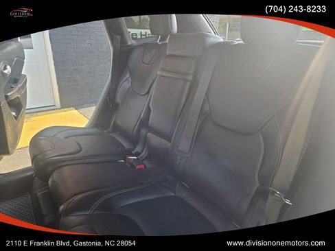 Used 2015 Jeep Cherokee Latitude w/ Cold Weather Group AWD/4WD image 11