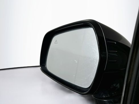 Used 2025 Kia Carnival FWD image 16