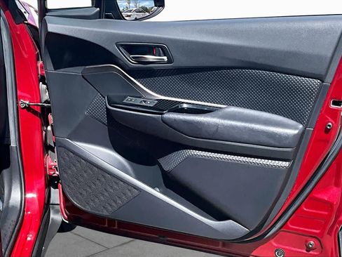 Used 2019 Toyota C-HR XLE FWD image 22