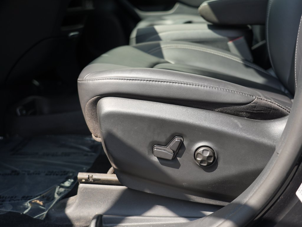 Used 2025 Chrysler Pacifica Select FWD image 16