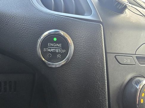 Used 2017 Ford Edge SE image 18