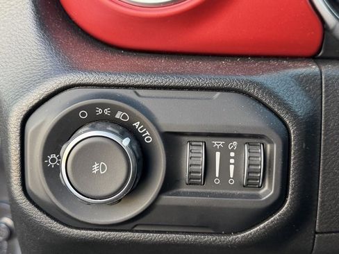 Used 2022 Jeep Wrangler Unlimited Rubicon w/ Xtreme Recon 35" Tire Package image 34