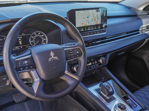 Used 2022 Mitsubishi Outlander SEL image 9