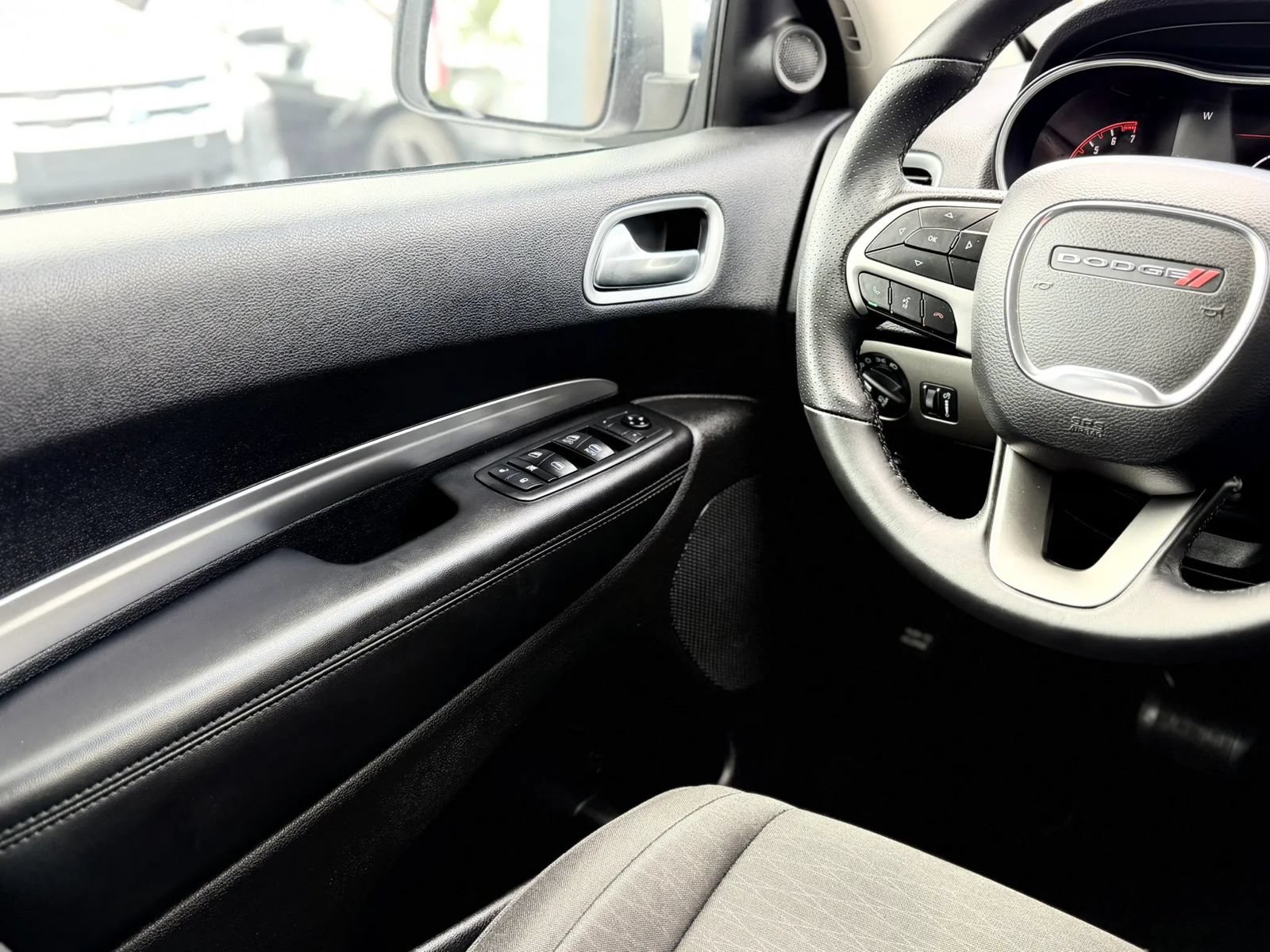 Used 2019 Dodge Durango SXT w/ 3rd Row Seating Group RWD image 27
