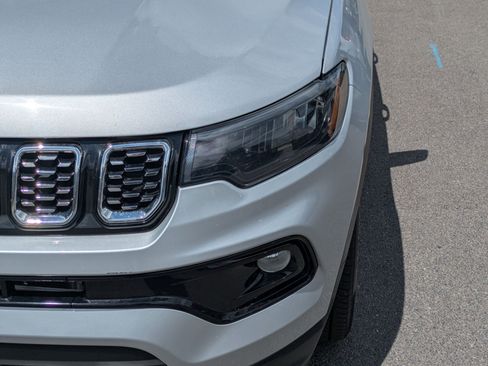 Used 2025 Jeep Compass Limited AWD/4WD image 12