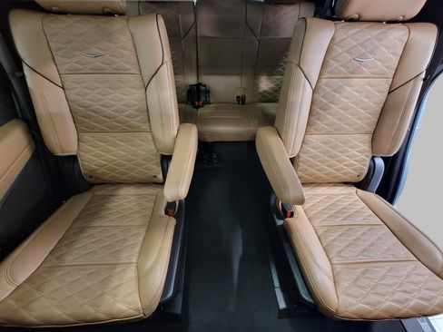 Used 2023 Cadillac Escalade Premium Luxury w/ Performance Package AWD/4WD image 24