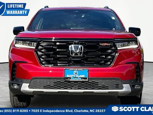 Used 2025 Honda Pilot TrailSport image 2
