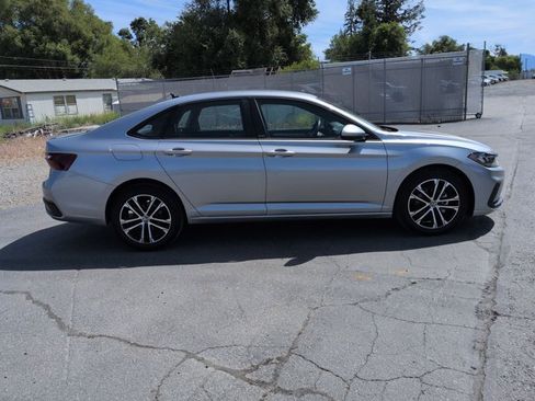 Used 2026 Volkswagen Jetta Sport FWD image 9