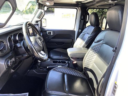 Used 2022 Jeep Wrangler Unlimited Sahara AWD/4WD image 11