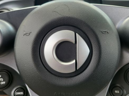 Used 2018 smart fortwo electric drive image 30