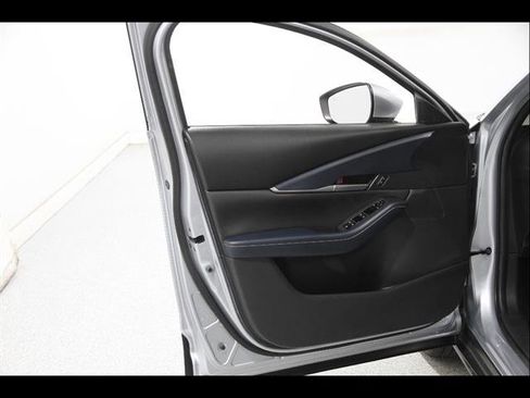 Used 2021 MAZDA CX-30 AWD 2.5 S w/ Select Package image 4