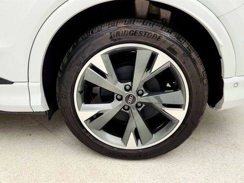 Used 2024 Audi Q4 e-tron Premium Plus w/ Premium Plus image 9