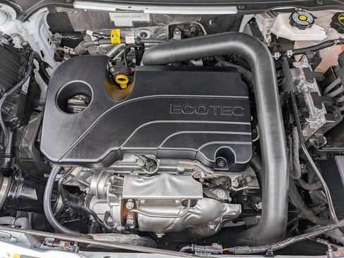 Used 2025 Chevrolet Equinox LT FWD image 34