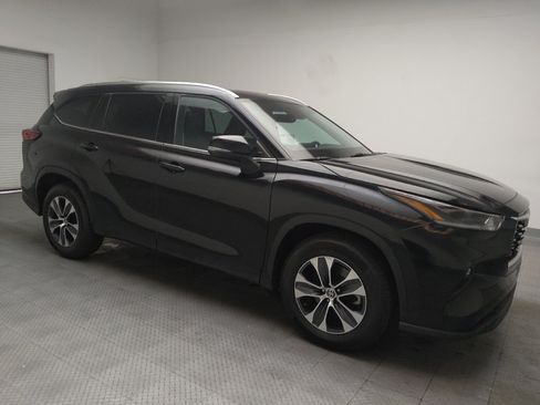Used 2021 Toyota Highlander XLE FWD image 11