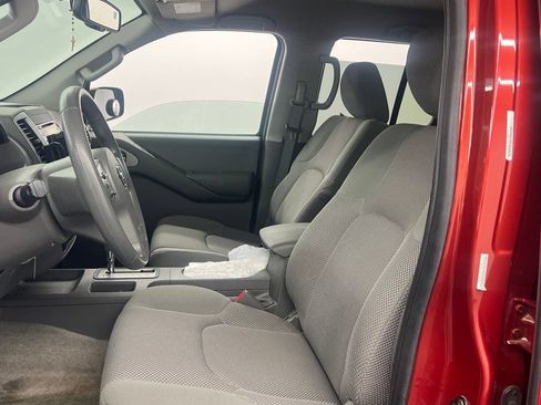 Used 2014 Nissan Frontier SV w/ SV Value Truck Package RWD image 10