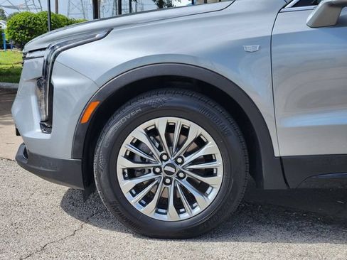 Used 2025 Cadillac XT4 Premium Luxury FWD image 8