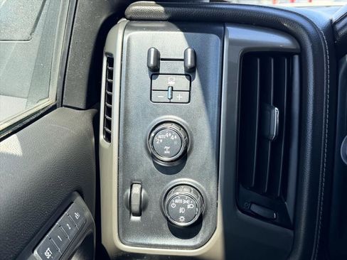 Used 2018 Chevrolet Silverado 1500 High Country image 19