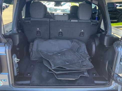 Used 2024 Jeep Wrangler Unlimited AWD/4WD image 9