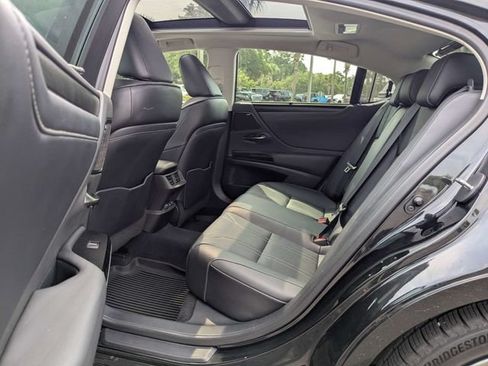 Used 2022 Lexus ES 350 Ultra Luxury w/ Accessory Package 2 FWD image 12