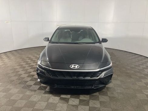 Used 2025 Hyundai Elantra SE image 8