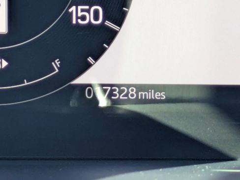 Used 2024 Land Rover Discovery Dynamic SE image 11