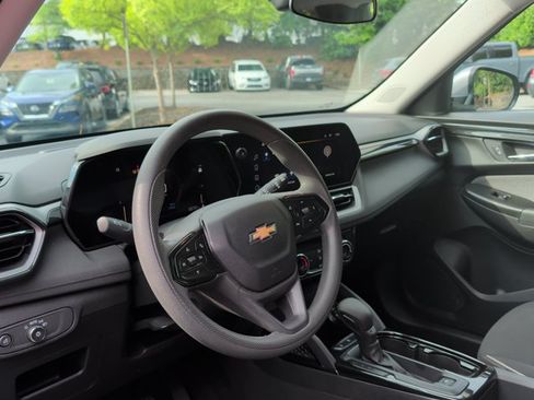 Used 2024 Chevrolet TrailBlazer LT FWD image 9