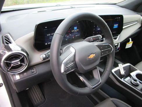 New 2026 Chevrolet Equinox LT w/ Convenience Package II FWD image 21