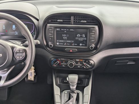 Certified 2025 Kia Soul LX w/ LX Technology Package FWD image 14