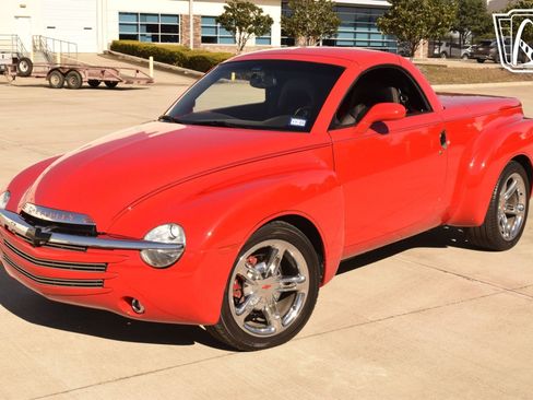 Used 2005 Chevrolet SSR w/ Preferred Equipment Group image 21