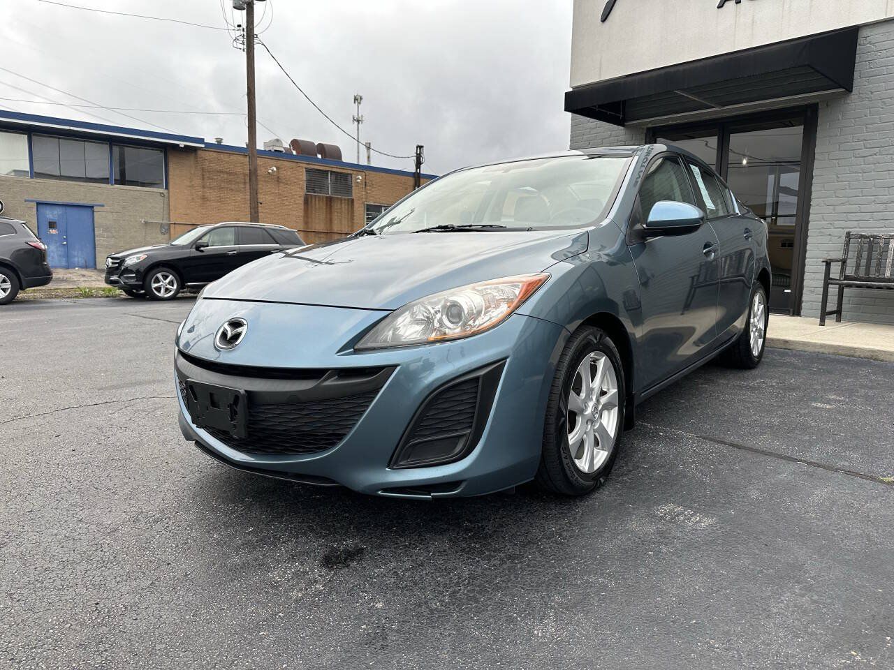 Used 2011 MAZDA MAZDA3 i Touring FWD image 2