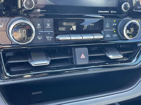 Used 2022 Toyota Highlander XSE image 19