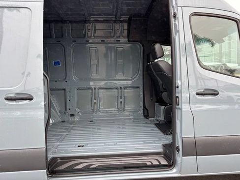 Used 2025 Mercedes-Benz Sprinter 2500 image 16