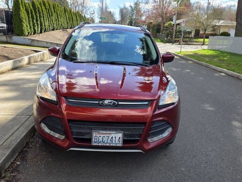 Used 2015 Ford Escape SE w/ Equipment Group 201A AWD/4WD image 2