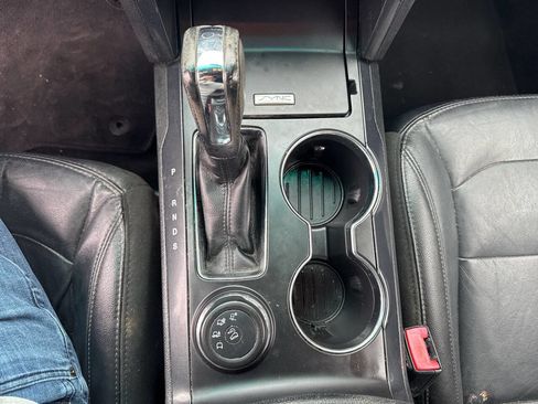 Used 2016 Ford Explorer XLT w/ Equipment Group 202A image 18