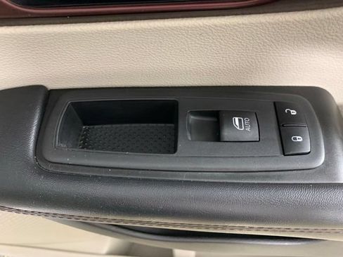 Used 2019 Chrysler Pacifica Limited w/ Advanced Safetytec Group FWD image 36