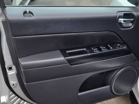 Used 2012 Jeep Compass Sport image 10