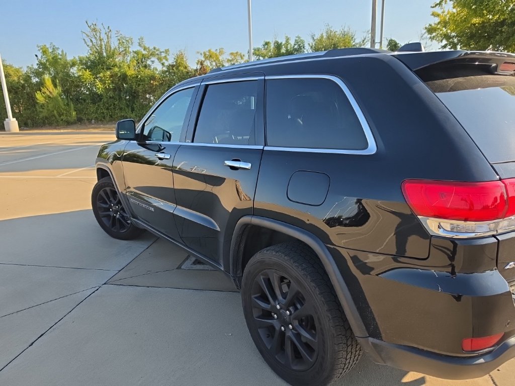 Used 2017 Jeep Grand Cherokee Limited AWD/4WD image 4