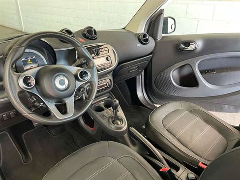Used 2016 smart fortwo Coupe RWD image 25