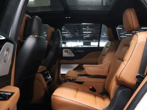 Used 2025 Lincoln Aviator Black Label w/ Jet Appearance Package AWD/4WD image 15
