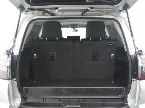 Used 2015 Toyota 4Runner SR5 AWD/4WD image 17
