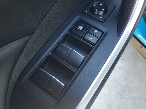 Used 2021 Toyota RAV4 XLE Premium image 21